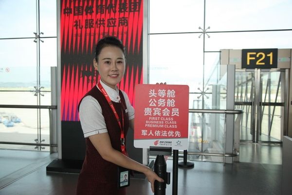 王怡：用心、用情、用愛工作的國航重慶地服人